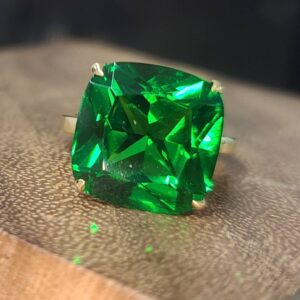 Tiffany & Co 18K yellow gold ring Gem green garnet cushion shape tsavorite 13.55ct