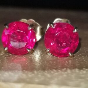 14k yellow Gold studs earrings 2.78ct.Natural red ruby round shape  Earrings